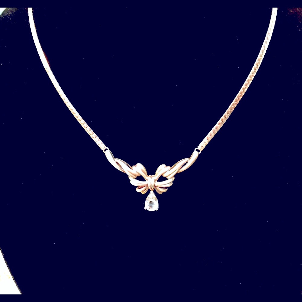 💕❤️💕Vintage Solid Sterling Silver Bow Tear Drop Choker😍
